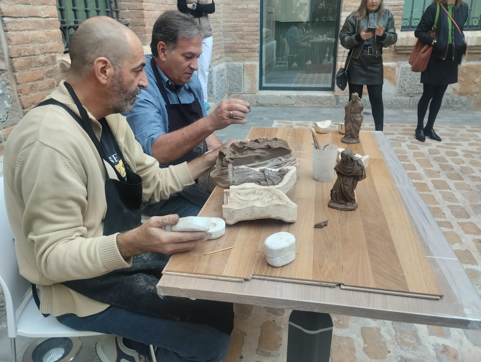 Maestros belenistas durante la presentación de la programación navideña de Murcia