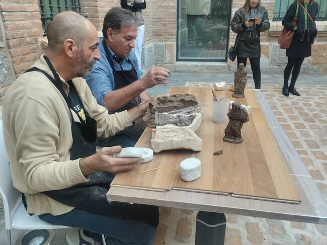 Maestros belenistas durante la presentación de la programación navideña de Murcia