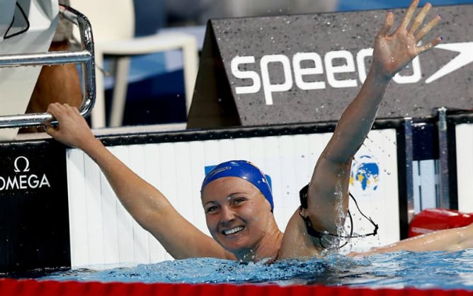 La nadadora española Melanie Costa, tras finalizar la prueba de 400 metros libres femenino de los Campeonatos del Mundo de Natación que se ha celebrado en la piscina del Palau Sant Jordi de Barcelona y en la que ha conseguido la medalla de plata.