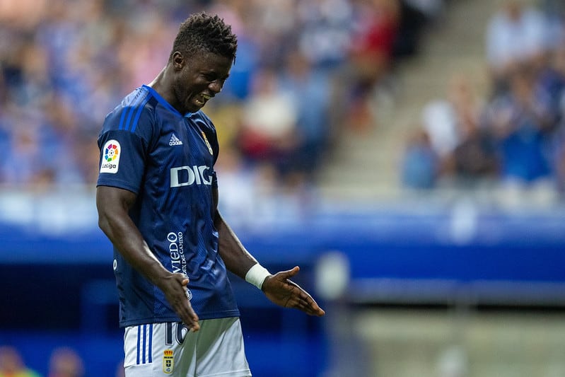 Samuel Obeng en un partido del Real Oviedo