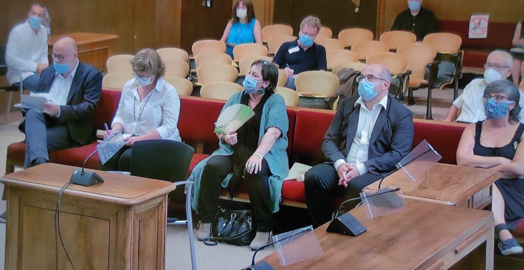 Els cinc acusats, en la imatge del circuit tancat de televisió del TSJC