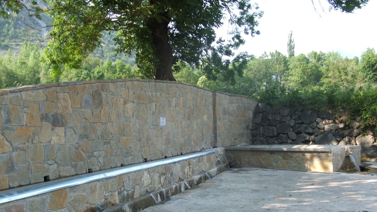 El valle de Benasque proyecta una gran vía verde paralela al curso del río