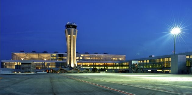 Torre de control del aeropuerto de Málaga