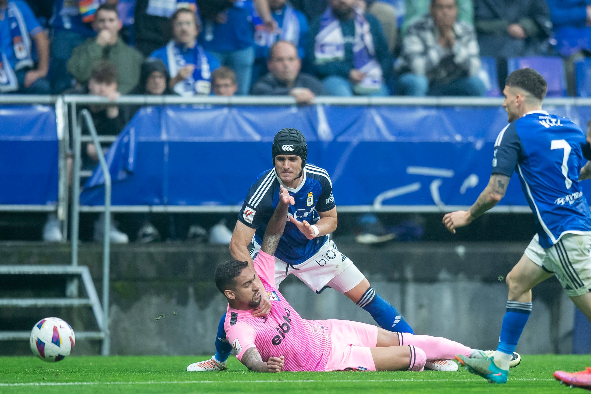 Imagen del partido de ida de la semifinal del playoff de ascenso a Primera División entre Real Oviedo y SD Eibar.