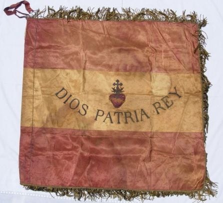 Bandera carlista del siglo XIX.