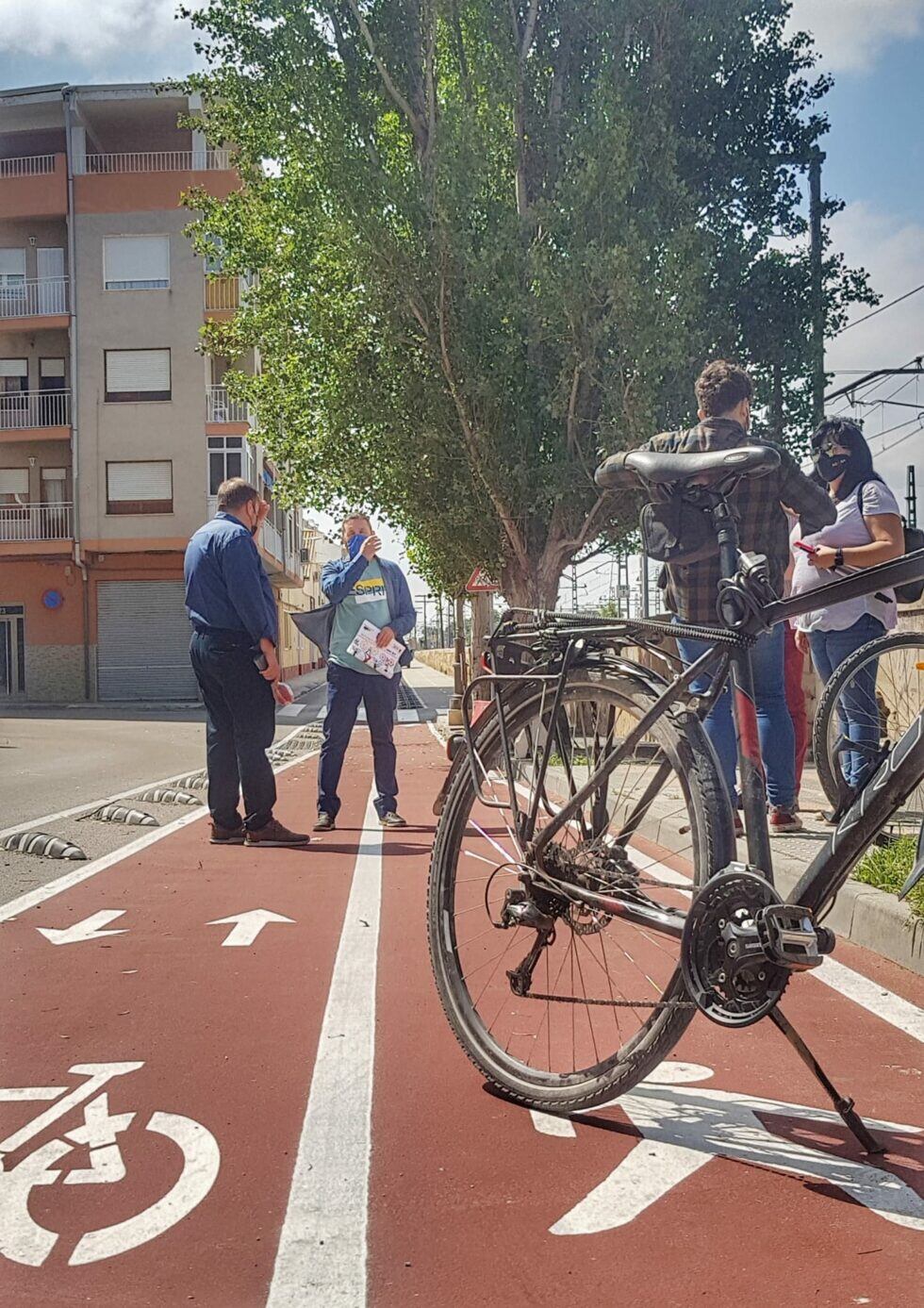 Carril bici junto al paso a nivel de crta de Yecla