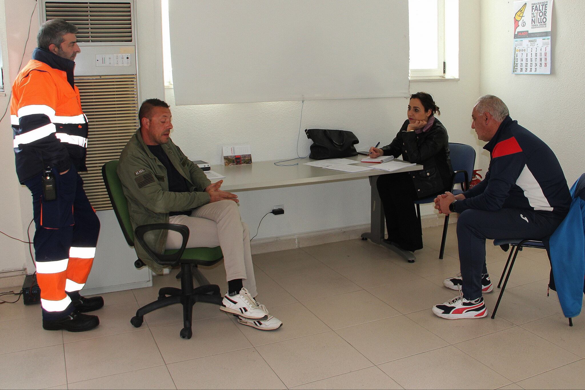 Encuentro de los trabajadores con la socialista Miriam Andrés