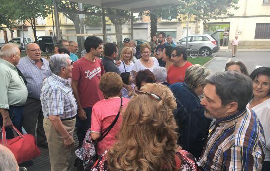 Encuentro con familiares y amigos en la visita a Manlleu