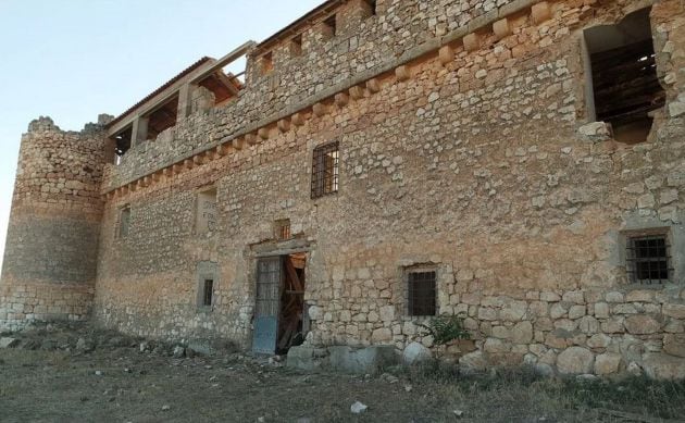 Exterior del castillo de Santiago de la Torre.