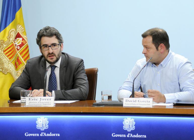 Eric Jover, ministre d’Educació i Ensenyament SuperiorDavid Garcia, president del Sindicat de l’Ensenyament Públic, en roda de premsa per presentar el projecte de Llei del Cos d’Educació 
