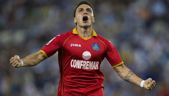 Dos goles del delantero del Getafe han dado la victoria a su equipo ante el Espanyol en la séptima jornada de la Liga BBVA.