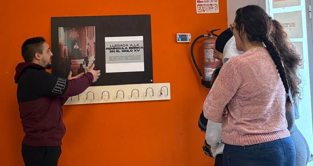 José Gabarre, explicando la llegada del pueblo gitano a la península