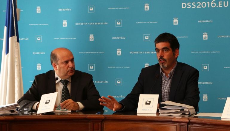 Jaime Dominguez Macaya, concejal de Hacienda, y Eneko Goia, alcalde, han presentado el proyecto de presupuestos 2015