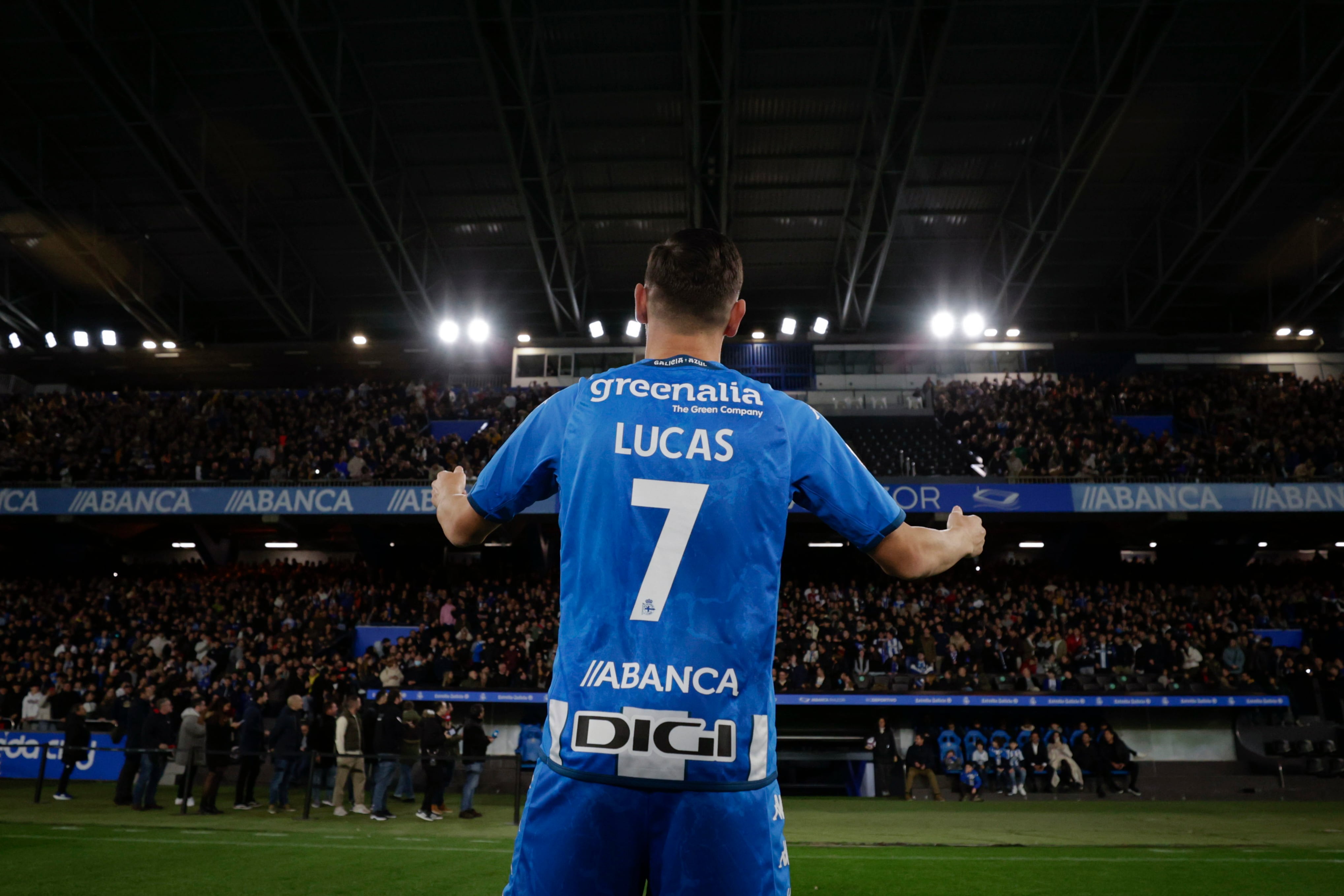 A CORUÑA, 03/01/2023.- El nuevo delantero del Deportivo, Lucas Pérez, este martes durante su presentación como nuevo jugadores del equipo coruñés. EFE/ Cabalar
