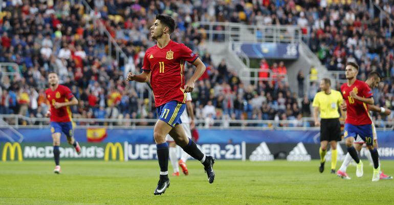 Marco Asensio celebra uno de los goles de España ante Macedonia