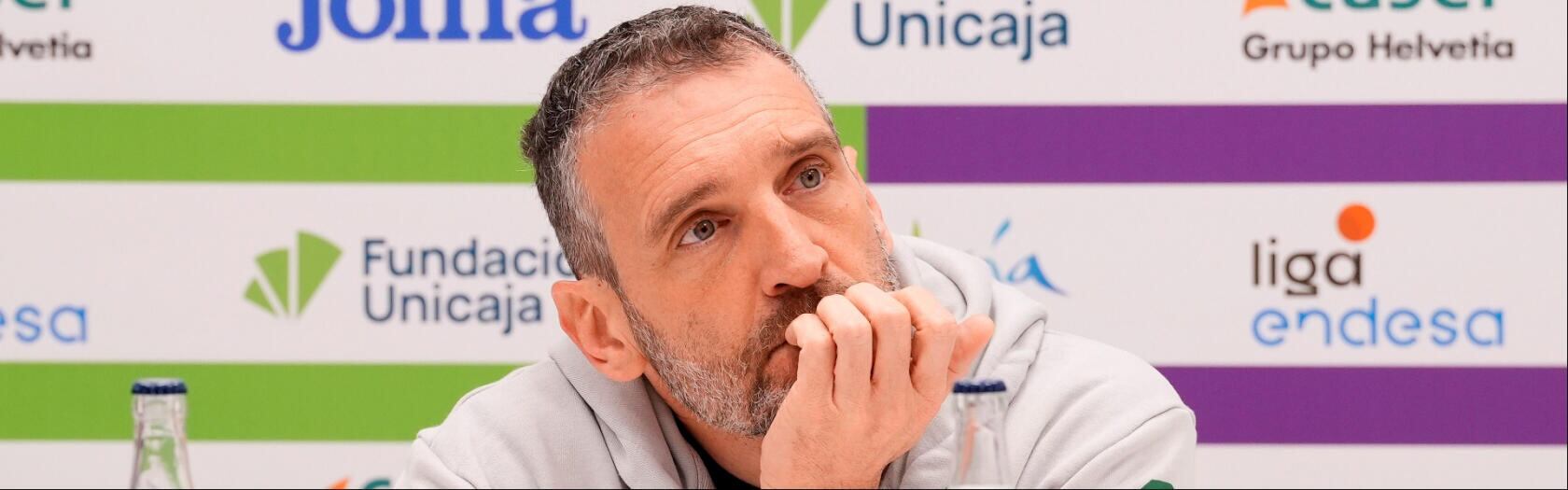 El técnico del Unicaja Ibon Navarro, antes de partir hacia Estambul