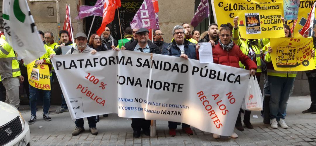 La Plataforma por la Sanidad Pública de la Zona Norte en una concentración