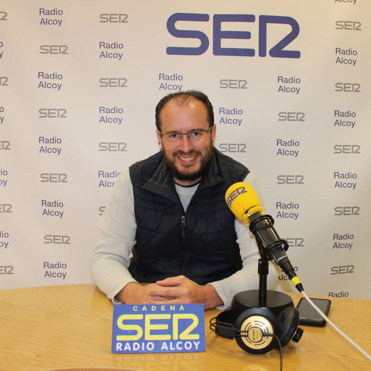 Tono Belda: "El mes de febrer del Campus d'Alcoi de la UA es intens. Té presentació de dos llibres, exposició, cinema i conferència sobre economia"