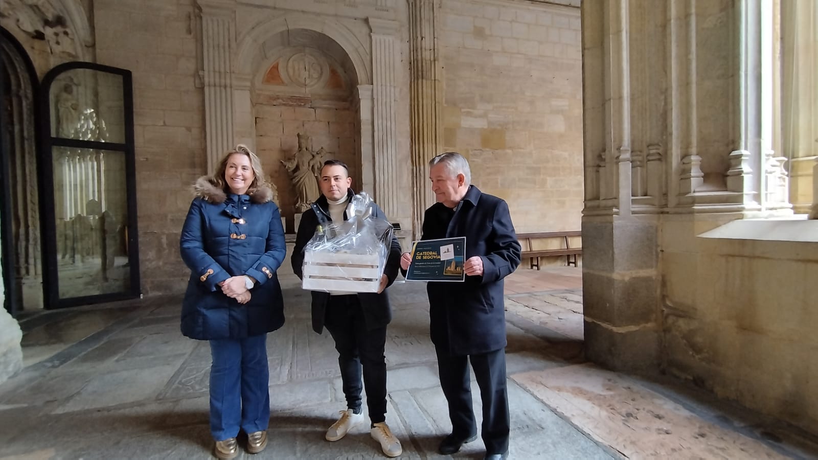 El ganador recibe el premio de la tercera edición de I love my Cathedral