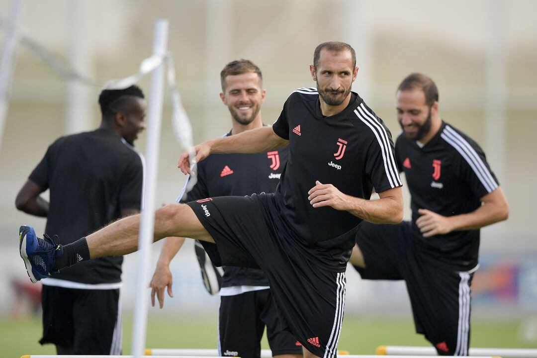 Chiellini durante un entrenamiento con la Juve