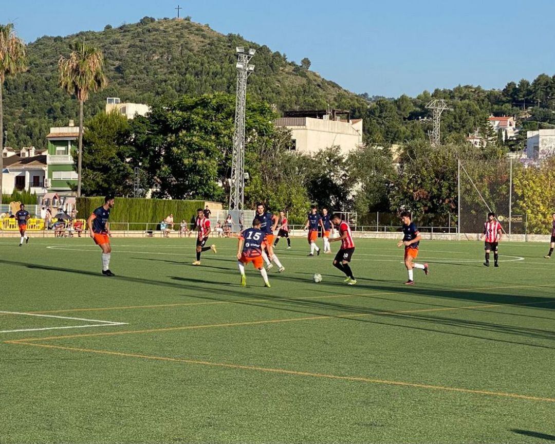 Momento del partido entre el Racing Rafelcofer y l&#039;Universitat d&#039;Alacant