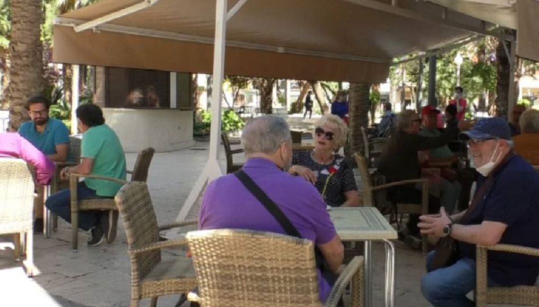 Imagen de archivo de una terraza española tras entrar en vigor la Fase 1