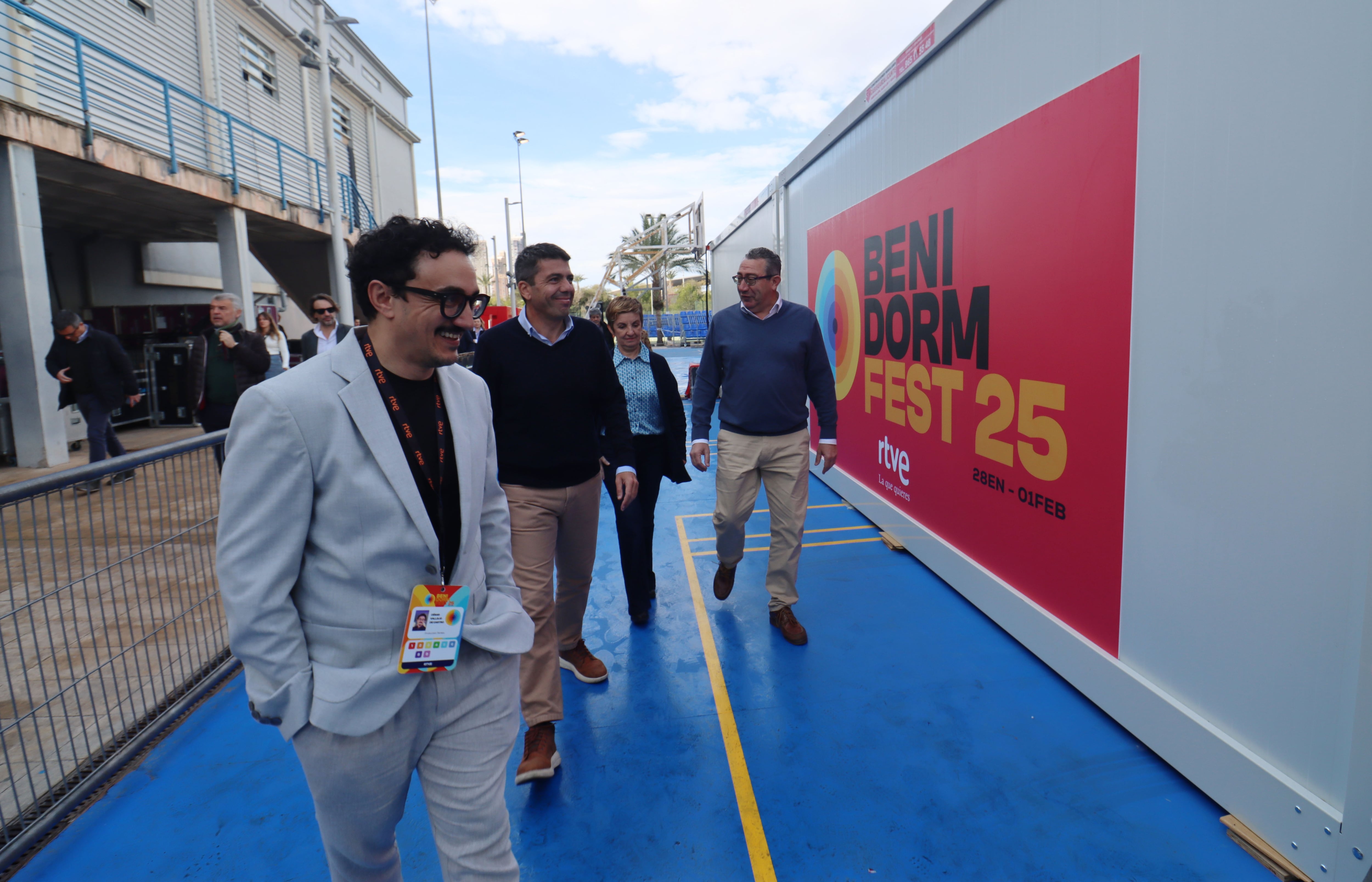 Mazón visitando el Benidorm Fest 2025