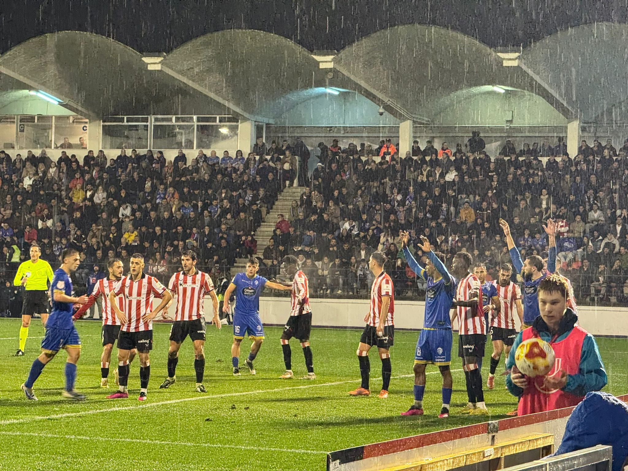 Ourense CF y Athletic Club disputaron una disputada eliminatoria de Copa del Rey. Foto: Pablo Losada