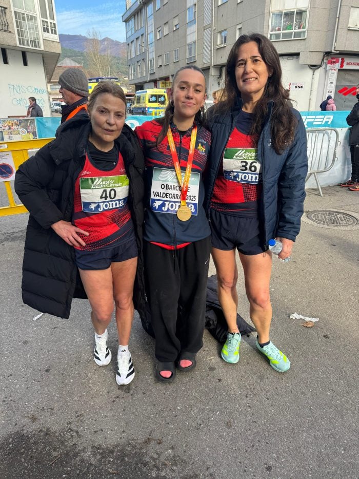 Icía Ares, María Grande Outomuro e Soledad Pousa