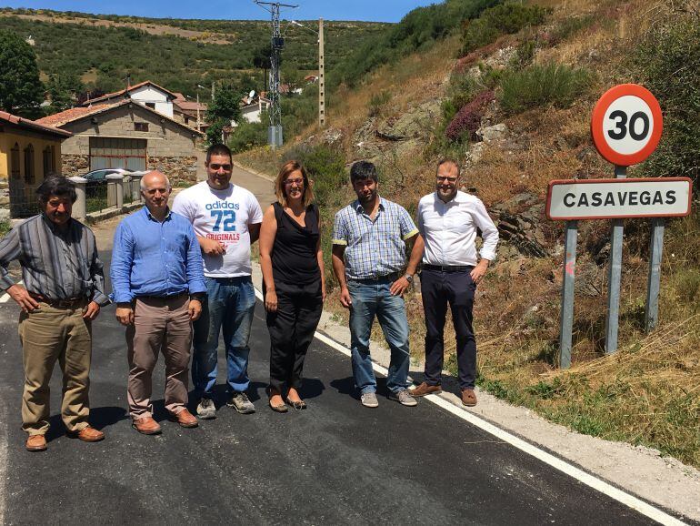 La Presidenta de la Diputación visita una de las carreteras en las que se ha actuado con motivo de las consecuencias del temporal de 2015