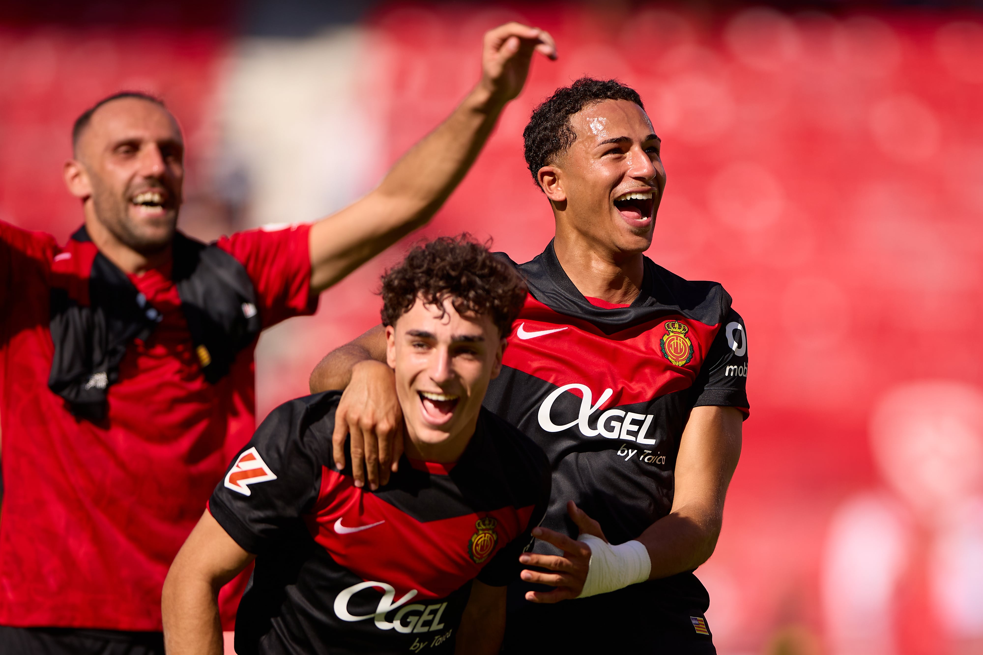 SEVILLE, SPAIN - OCTOBER 18: Mateo Joseph of RCD Mallorca celebrates after winning the LaLiga EA Sports match between Sevilla FC and RCD Mallorca at Estadio Ramon Sanchez Pizjuan on October 18, 2025 in Seville, Spain. (Photo by Fran Santiago/Getty Images)