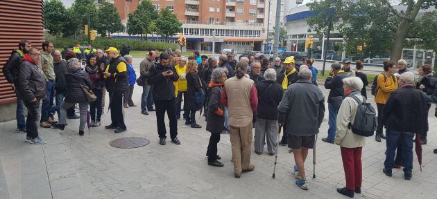 Concentració convocada a les portes dels jutjats.