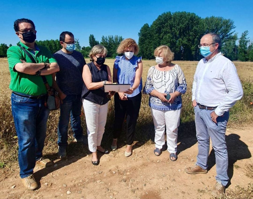 Visita a la parcela donde se construirá la estación depuradora de Ayllón