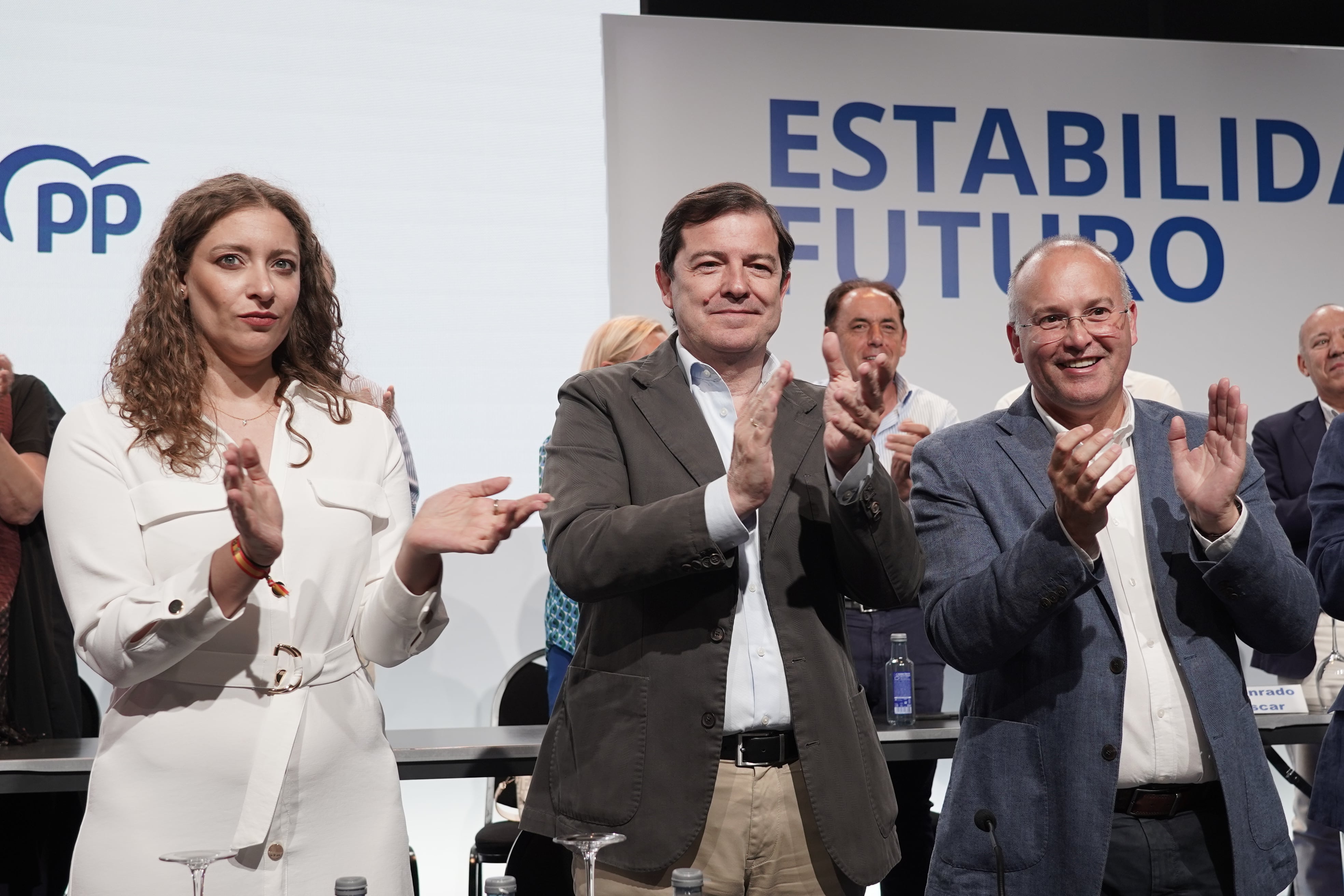 El secretario general del PP, Miguel Tellado, y el presidente del Partido Popular de Castilla y León, Alfonso Fernández Mañueco, clausuran el Comité Ejecutivo y la Junta Directiva Autonómica del PPCyL