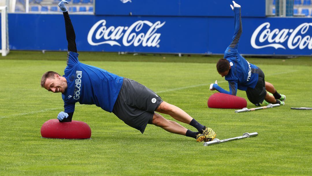 Monreal se ejercita en Zubieta y está listo para volver en la Supercopa