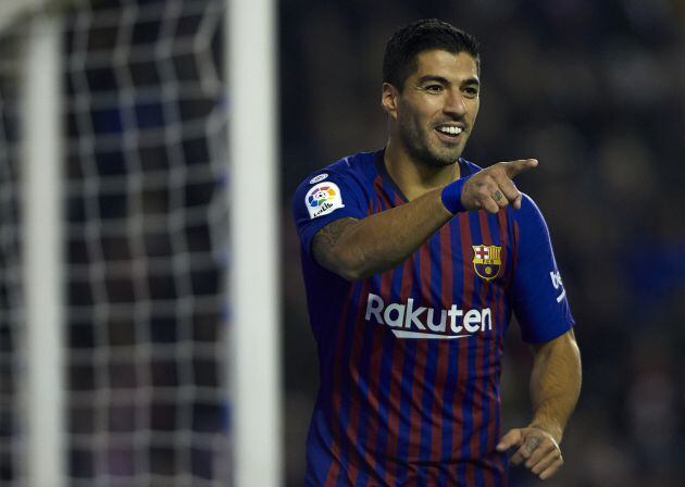 Luis Suárez celebra su primer gol contra el Rayo a asistencia de Jordi Alba