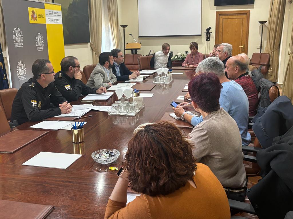 Reunión de la subdelegación del gobierno con los vecinos de Carrús