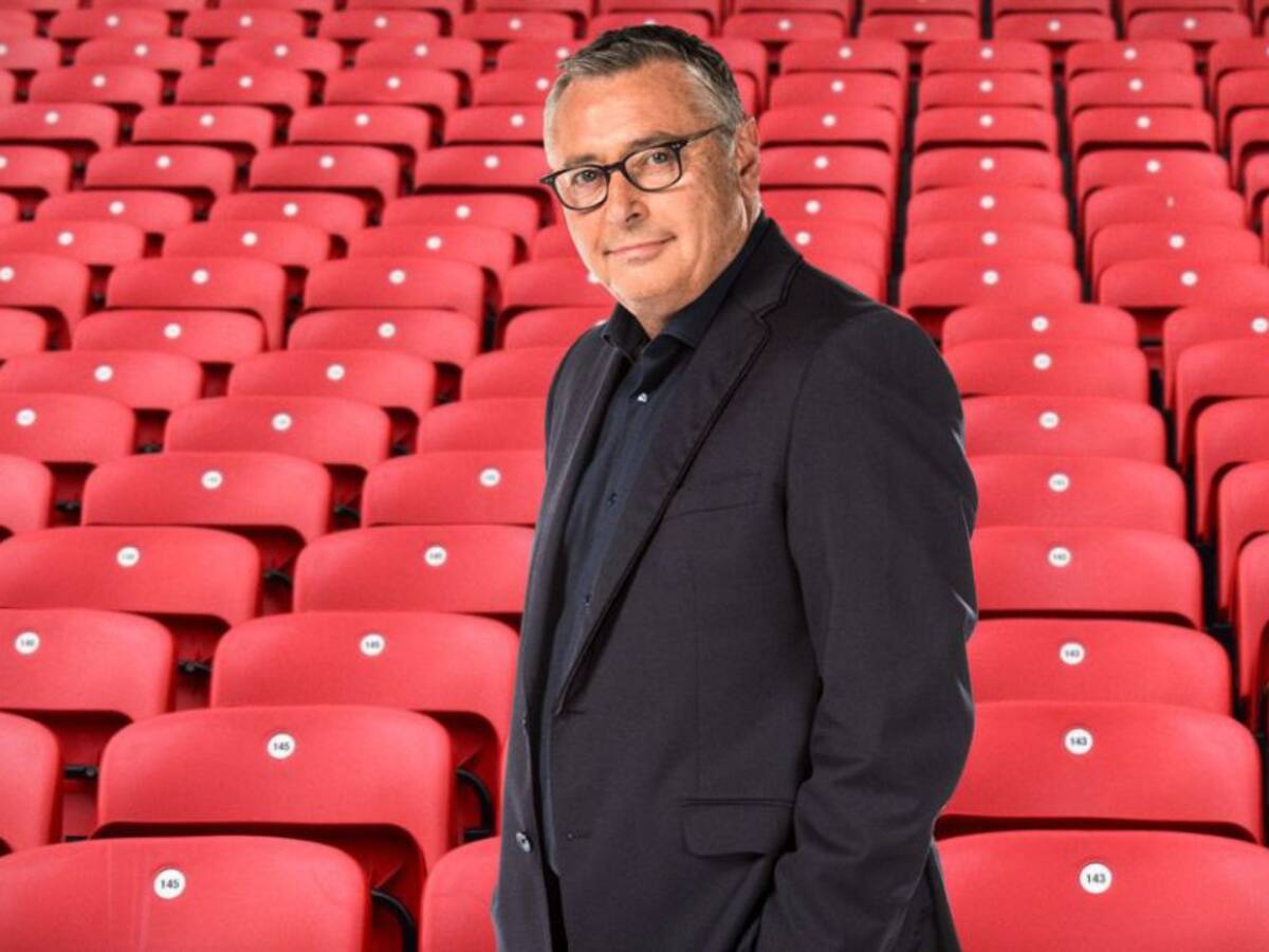 La lección de Michael Robinson de contención y respeto la noche de su última gran alegría deportiva