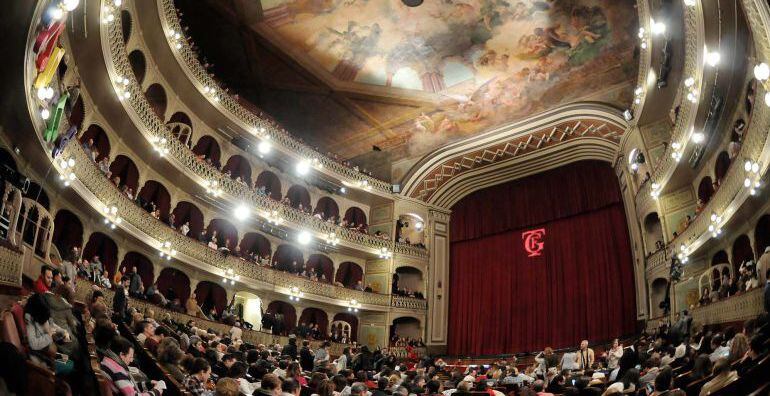 El Teatro Falla, a punto de abrir el telón para el Concurso Oficial de Agrupaciones del Carnaval de Cádiz