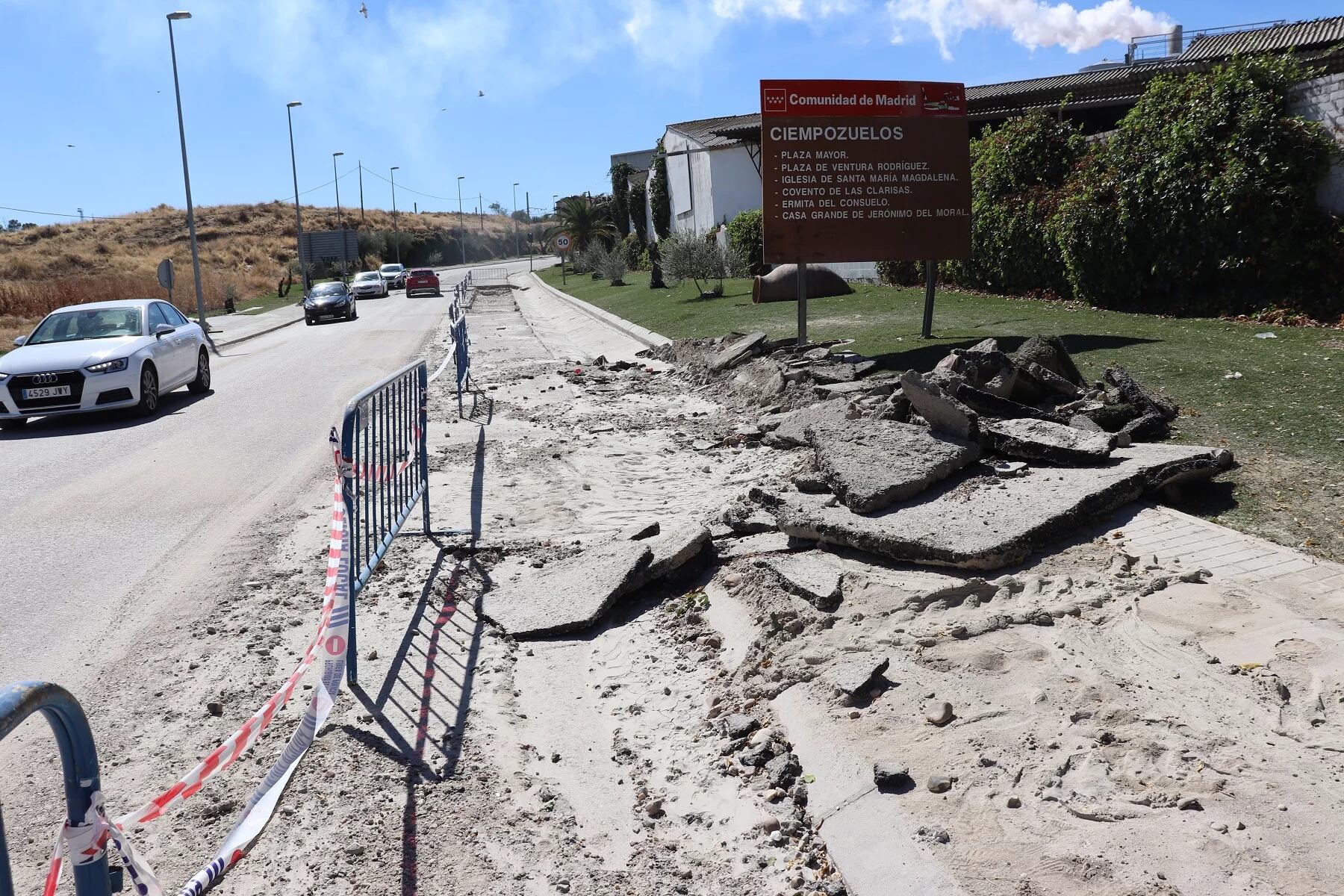 Calle de Ciempozuelos afectada por las fuertes lluvias caídas la pasada semana.