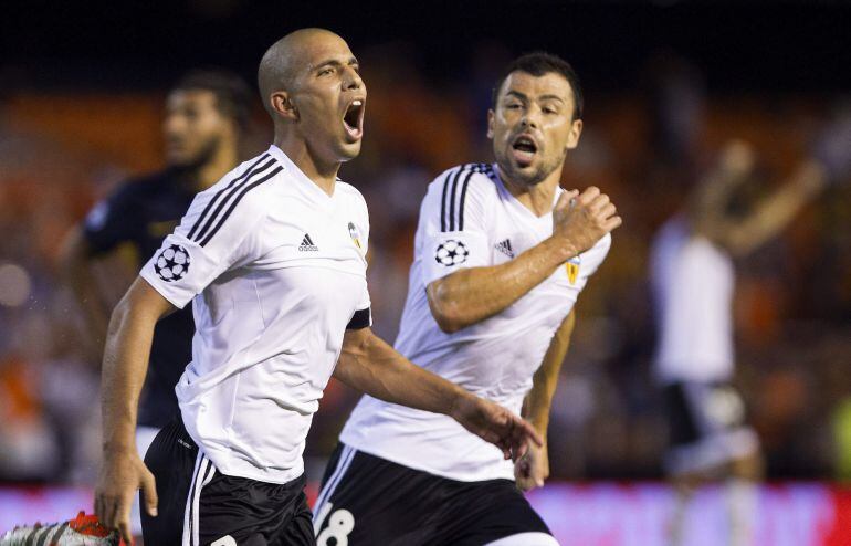 Feghouli celebra su gol, el tercero de su equipo ante el AS Monaco