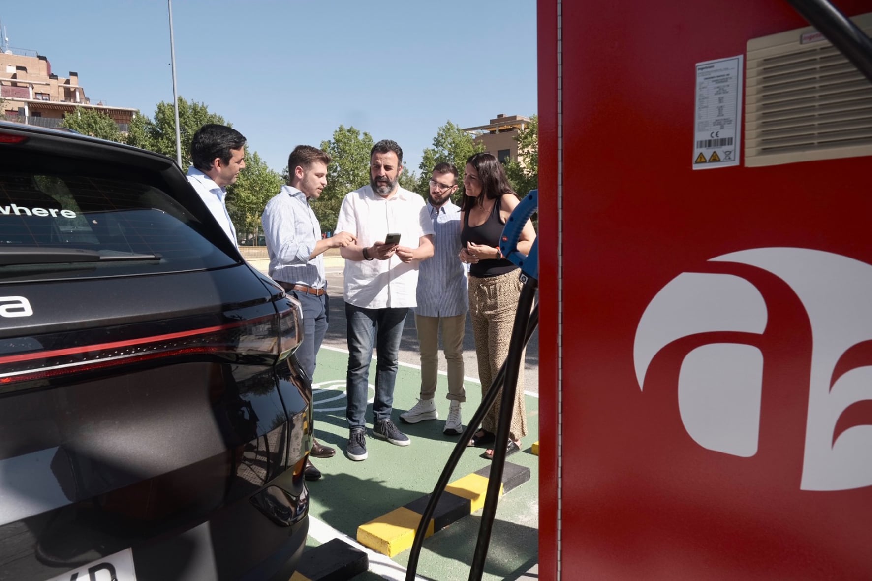 Inauguración punto de recarga eléctrico en Azuqueca de Henares