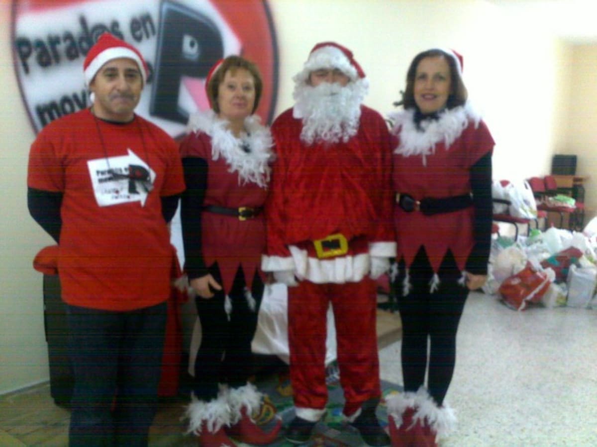Parados de Valladolid protagonizan una acción solidaria al entregar juguetes a los niños con más carencias