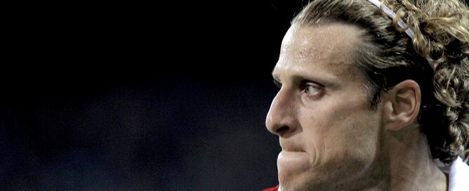 Forlán, durante un partido con el Atlético