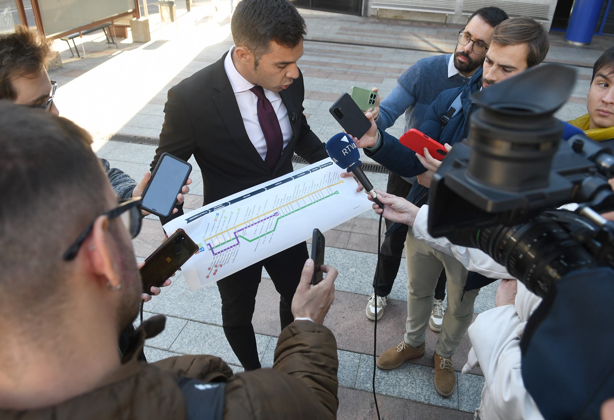 El secretari d'Estat de Transició Energètica, Transports i Mobilitat, David  Forné, ha presentat les novetats del bus que entraran en funcionament a partir del tres  de novembre