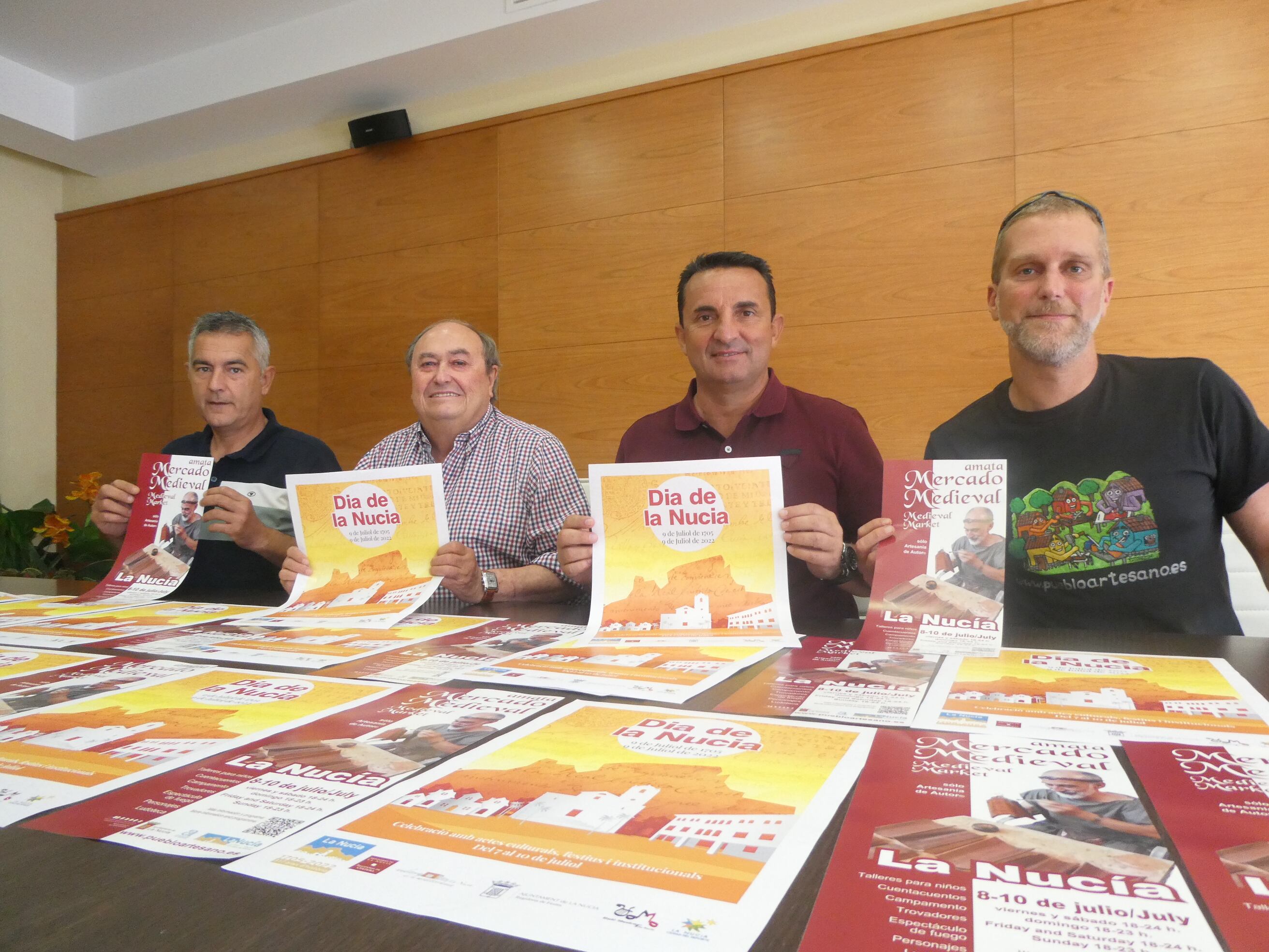 En la presentación de los actos Ronnie Klein, representante de Amata, Cristóbal Llorens, concejal de Fiestas, Pedro Lloret, concejal de Cultura y Bernabé Cano, alcalde de La Nucía