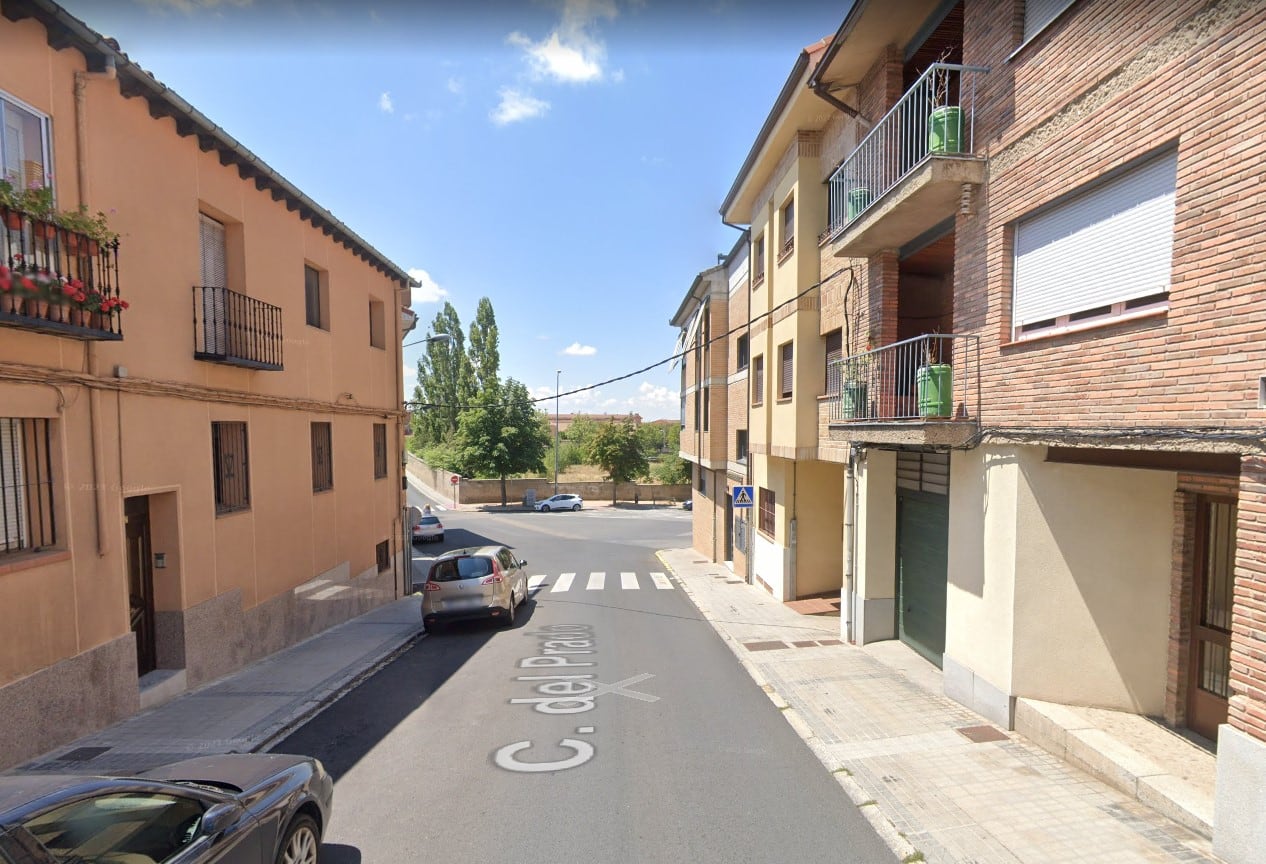 Dos intoxicados por humo en el incendio de una vivienda en la Calle del Prado de Segovia capital