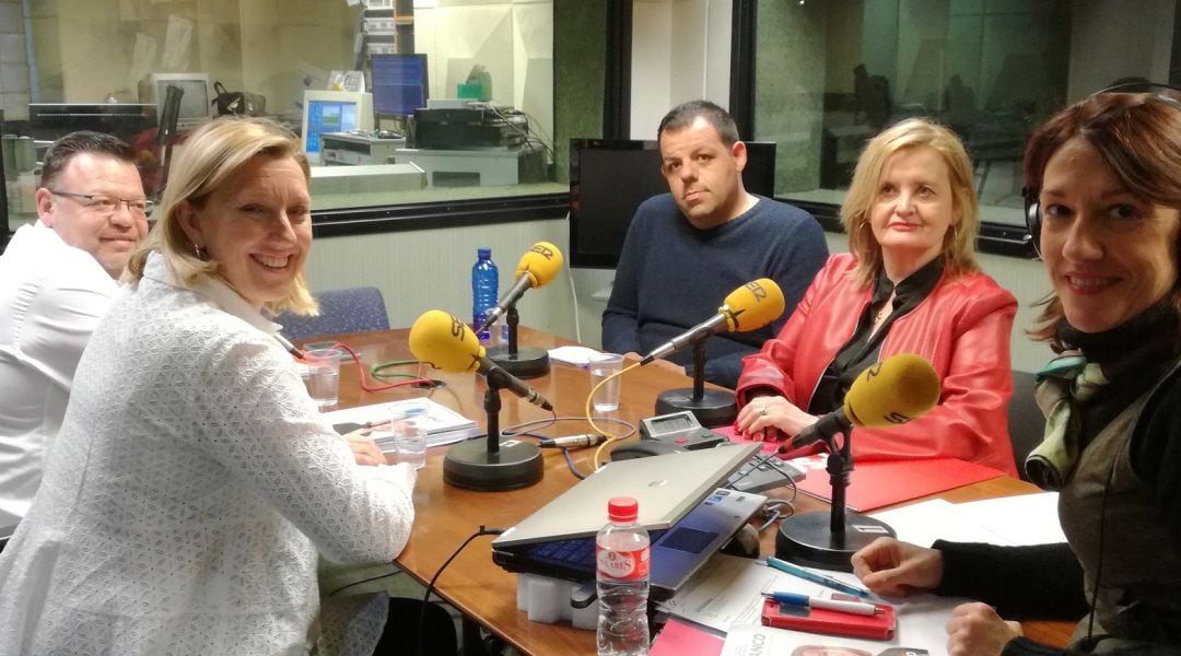 Los candidatos en los estudios de Radio Zamora