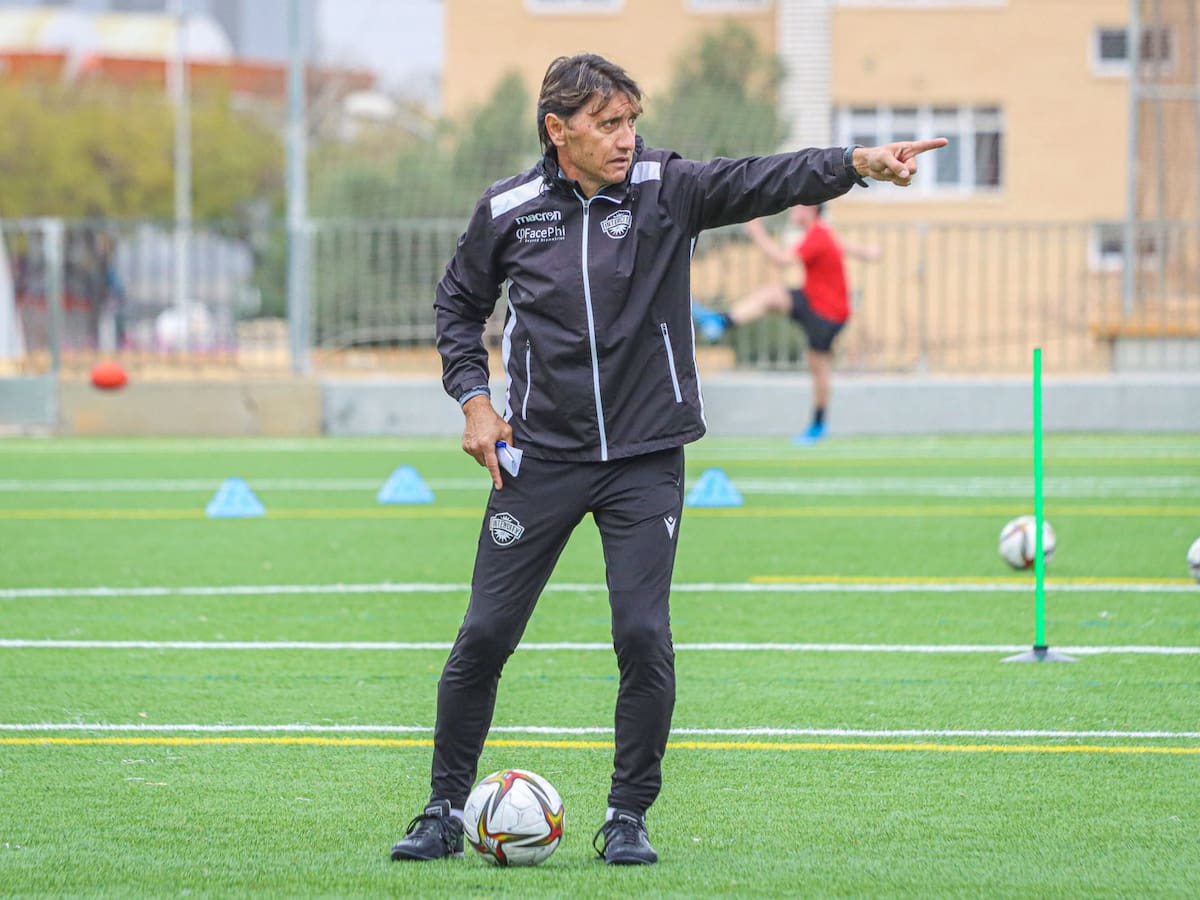 El Intercity hace oficial la continuidad de Gustavo Siviero como entrenador