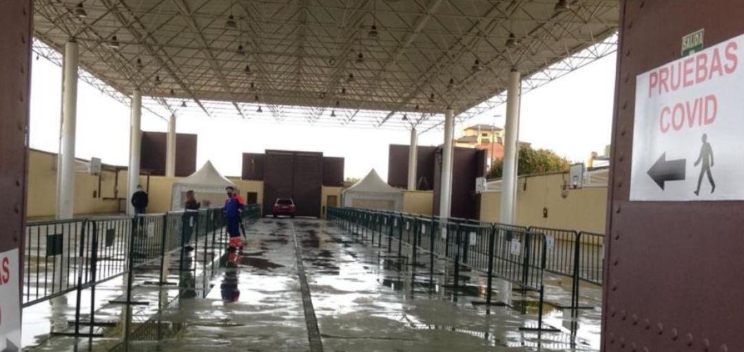 Pabellón habilitado para pruebas autocovid en Andújar.